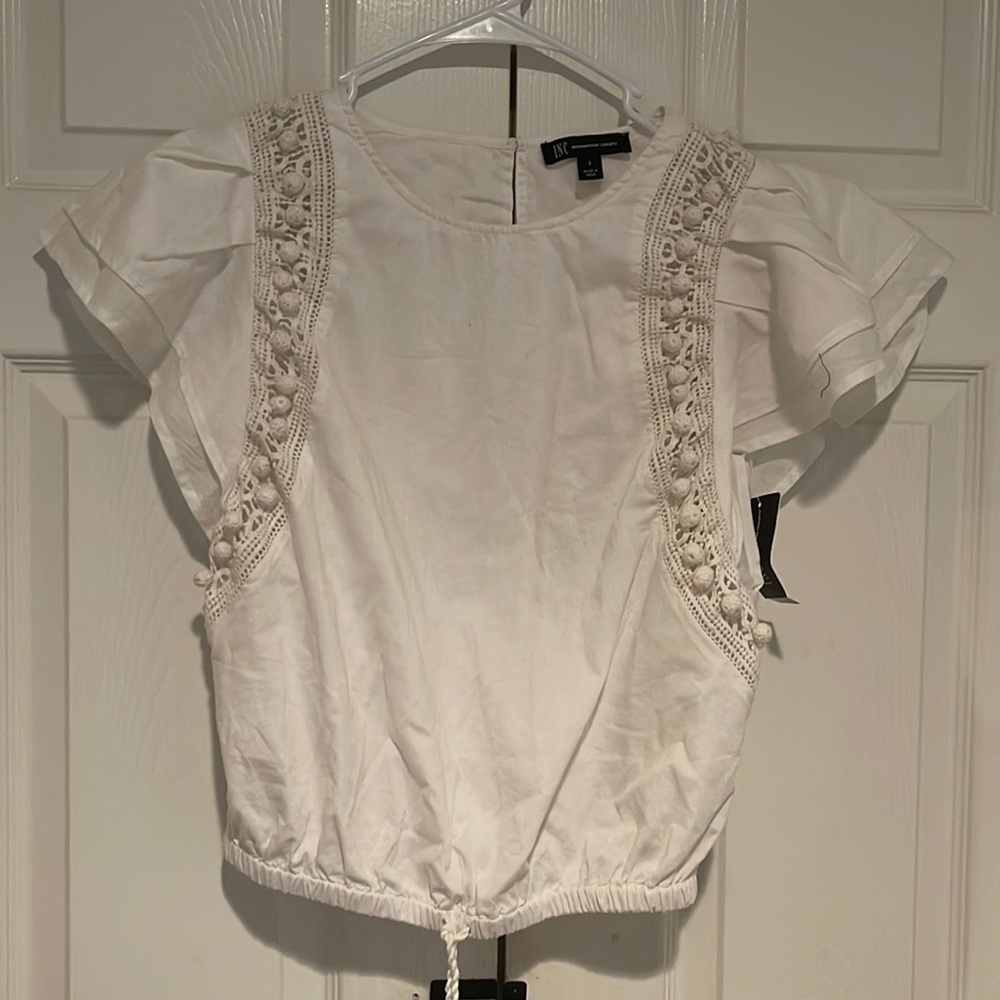 Very nice blouse looks so rich has nice details